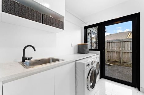 Photo of property in 203 Matua Road, Kumeu, 0810