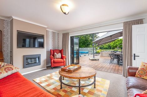 Photo of property in 52 Turitea Road, Fitzherbert, Palmerston North, 4472