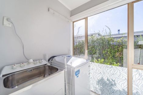 Photo of property in 15 Taradale Road, Marewa, Napier, 4110