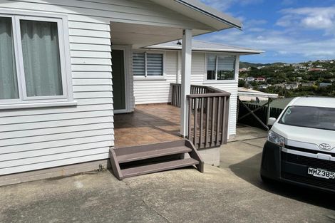 Photo of property in 16 Turville Crescent, Newlands, Wellington, 6037