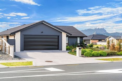 Photo of property in 98 Kaurinui Crescent, One Tree Point, 0118