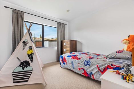 Photo of property in 9 Croftview Road, Wattle Downs, Auckland, 2103