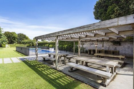 Photo of property in 8 Thompson Park Road, Mount Wellington, Auckland, 1060