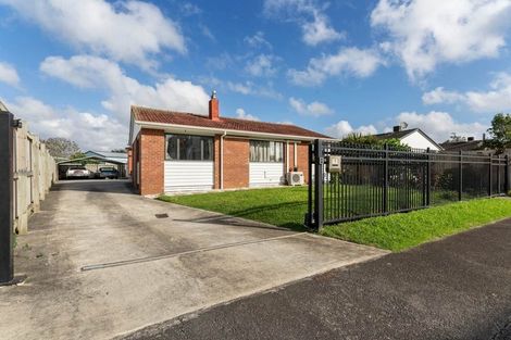Photo of property in 9 Gwendoline Avenue, Te Atatu Peninsula, Auckland, 0610