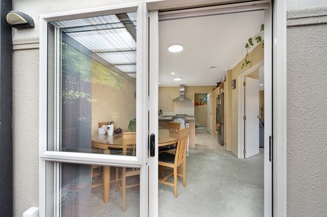 Photo of property in 10 Dainton Place, New Lynn, Auckland, 0600