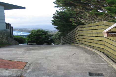 Photo of property in 23a Sunhaven Drive, Newlands, Wellington, 6037