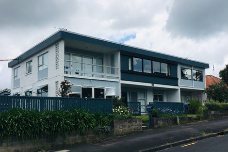 Photo of property in 2/103 Vauxhall Road, Narrow Neck, Auckland, 0624