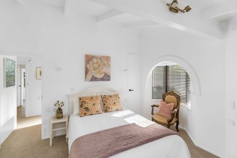 Photo of property in 19 Zita Avenue, Matakatia, Whangaparaoa, 0930