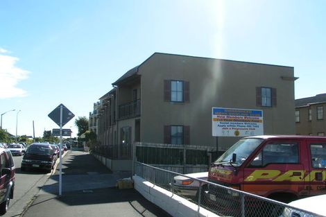 Photo of property in 9/97b Mokoia Road, Birkenhead, Auckland, 0626