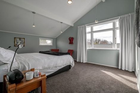 Photo of property in 24 Elmira Avenue, Hokowhitu, Palmerston North, 4410