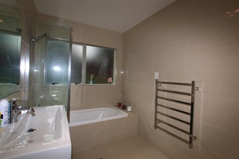 Photo of property in 28 Lynwood Road, New Lynn, Auckland, 0600