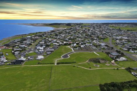 Photo of property in 1 Rangeview Rise, Foxton Beach, 4815