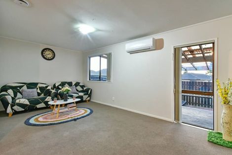 Photo of property in 2/12 Taitimu Drive, Weymouth, Auckland, 2103