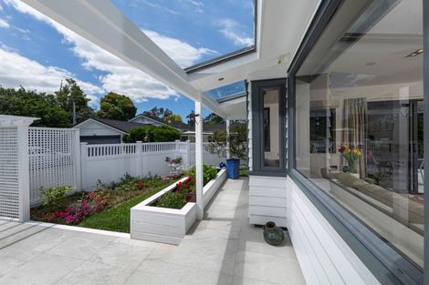 Photo of property in 49a Roland Road, Greenhithe, Auckland, 0632