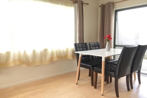 Photo of property in 2/5 Kilham Avenue, Northcote, Auckland, 0627