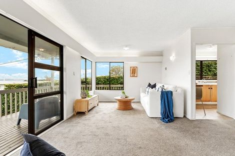 Photo of property in 19 Tindalls Bay Road, Tindalls Beach, Whangaparaoa, 0930