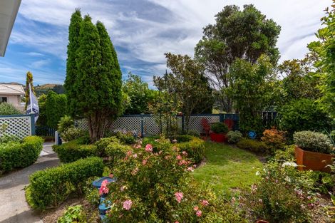 Photo of property in 10 Huxley Grove, Churton Park, Wellington, 6037