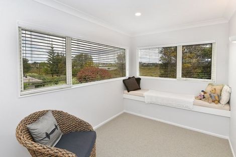 Photo of property in 168 Lakeside Drive, Orewa, 0931
