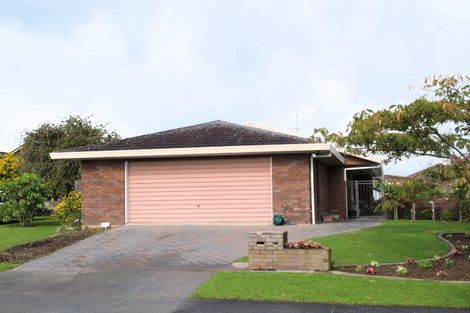 Photo of property in 10 Mirabell Place, Golflands, Auckland, 2013