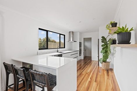 Photo of property in 30 Waiwaka Terrace, Strandon, New Plymouth, 4312