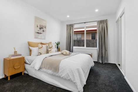 Photo of property in 2/320 Memorial Avenue, Burnside, Christchurch, 8053