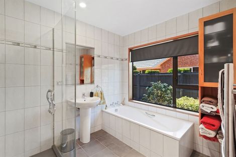 Photo of property in 24 Inglewood Place, Avonhead, Christchurch, 8042