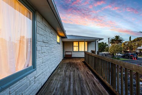 Photo of property in 18 Lavelle Road, Henderson, Auckland, 0612