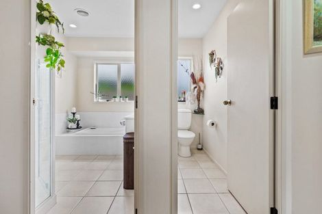Photo of property in 8 Toledo Avenue, Henderson, Auckland, 0612