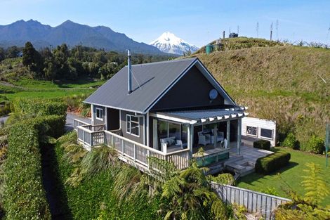 Photo of property in 828 Dover Road, Okato, New Plymouth, 4374