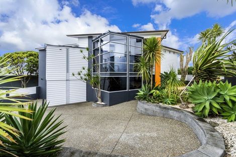 Photo of property in 1007 Beach Road, Torbay, Auckland, 0630