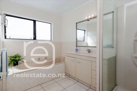 Photo of property in 20b Kallaroo Place, Botany Downs, Auckland, 2010