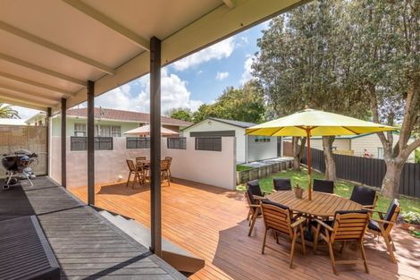 Photo of property in 4 Valley Road, Waiuku, 2123