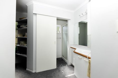 Photo of property in 1 Larsen Place, Merrilands, New Plymouth, 4312