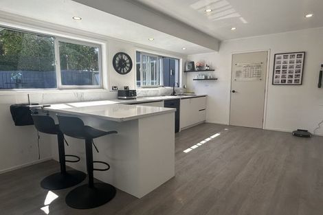 Photo of property in 24 Springtime Crescent, Stanmore Bay, Whangaparaoa, 0932