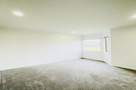 Photo of property in 11 Bream Revel Way, Karaka, Papakura, 2580