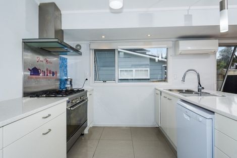 Photo of property in 71 Ravenwood Drive, Forrest Hill, Auckland, 0620