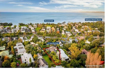 Photo of property in 37 Eastcliffe Road, Castor Bay, Auckland, 0620