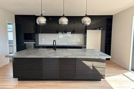 Photo of property in 5 Prevost Lane, Oteha, Auckland, 0632