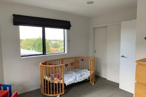 Photo of property in 2/100 Eversleigh Road, Belmont, Auckland, 0622