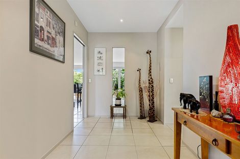 Photo of property in 32 Six Silvers Avenue, Halswell, Christchurch, 8025