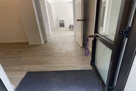 Photo of property in 12 Chrome Place, Henderson, Auckland, 0612