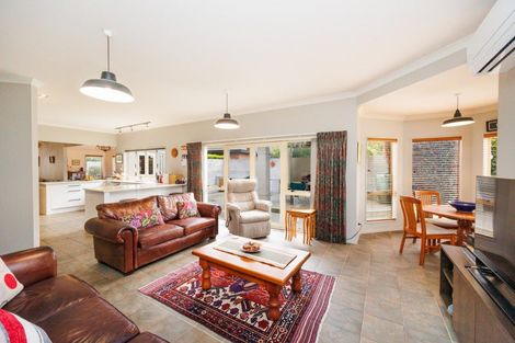 Photo of property in 11 Pastoral Lane, Hokowhitu, Palmerston North, 4410