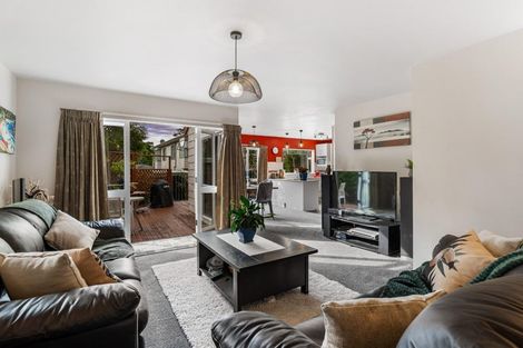 Photo of property in 2/26 Beaudine Avenue, Glenfield, Auckland, 0629