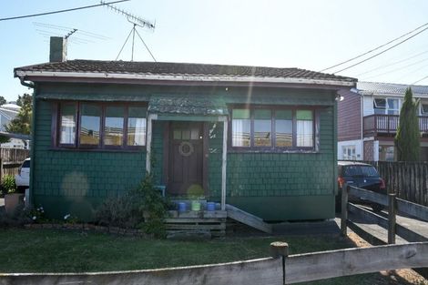 Photo of property in 16b Sulphur Beach Road, Northcote Point, Auckland, 0627