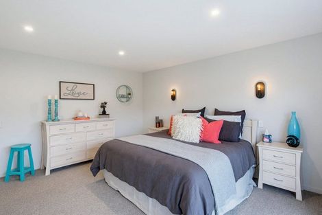 Photo of property in 18 Petrel Close, Paraparaumu Beach, Paraparaumu, 5032