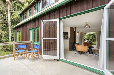 Photo of property in 34 Wood Bay Road, Titirangi, Auckland, 0604