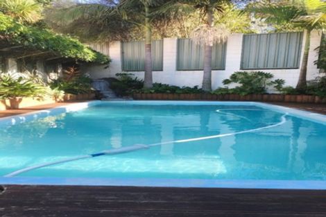 Photo of property in 7 Girrahween Drive, Totara Vale, Auckland, 0629