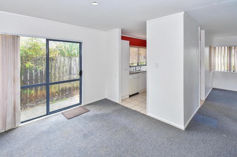 Photo of property in 34 Frank Bunce Grove, Flat Bush, Auckland, 2019
