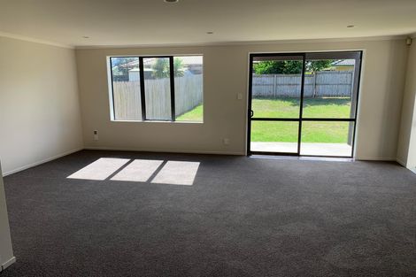 Photo of property in 16 Secoia Crescent, Mangere, Auckland, 2022