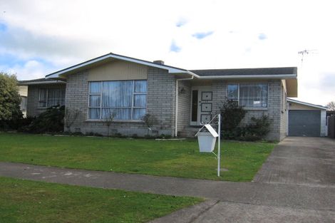 Photo of property in 19 Raglan Avenue, Cloverlea, Palmerston North, 4412